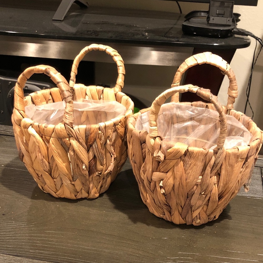 Natural Woven Round Basket Planter with Handles and Liners (2)